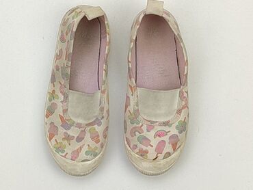 Slippers: Slippers 32, Used