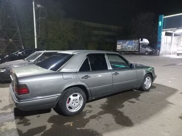 мерседес ешка 2 2: Mercedes-Benz 220: 1993 г., 2.2 л, Автомат, Бензин, Седан