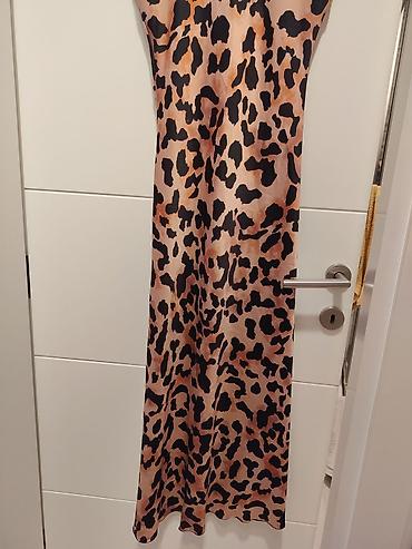 prsluk s: Maksi haljina sa leopard printom marke Mona. Haljina ima kratke rukave — 3