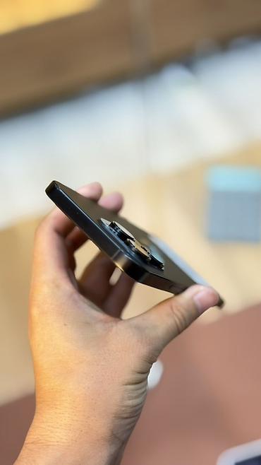 iphone air бишкек: IPhone 16 Pro Max, 256 ГБ, цвет тёмный/серый. На корпусе — фирменный — 4