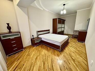 Долгосрочная аренда квартир: 3 комнаты, Риэлтор, С мебелью полностью — 3