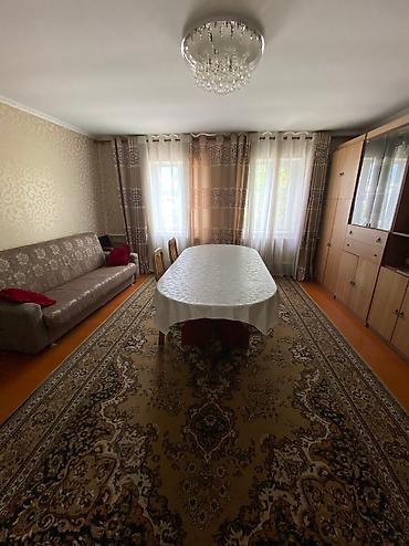 Продажа коттеджей и домов: Продаю дом в центре города Балыкчы. Рядом городская больница, вещевой — 12