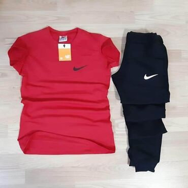 Kompleti: Komplet majca i donji deo
S M L XL XXL Cena 2200 din — 1