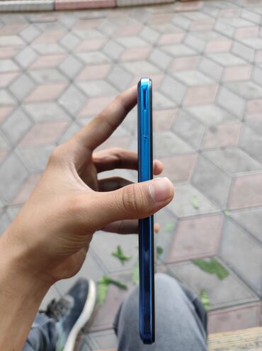 7000 телефон: Tecno Pova Neo 2, Б/у, 64 ГБ, цвет - Синий, 2 SIM