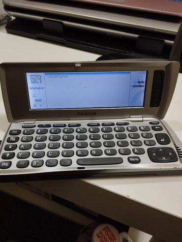francuski karirani sako: Nokia 9210I Communicator, Sa tastaturom, Na preklapanje