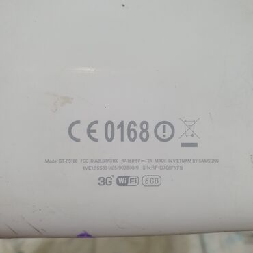 Ноутбуки: Samsung GT-P3100 model nömrəli ağ rəngli planşet. Bu cihaz 3G və Wi-Fi