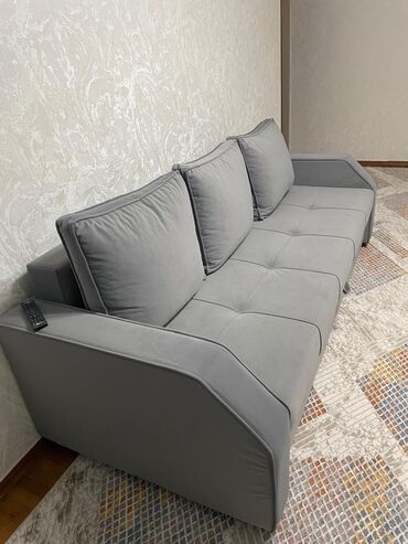 диван на ножках прямой: Прямой диван, Б/у, Triple-seater