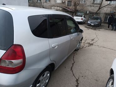Honda: Honda Fit: 2006 г., 1.3 л, Автомат, Бензин, Хэтчбэк at lalafo.kg — 6 Honda: Honda Fit: 2006 г., 1.3 л, Автомат, Бензин, Хэтчбэк — 6