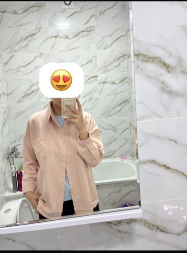 рубашка женская размер м: Рубашка, Классическая модель, В полоску, Китай