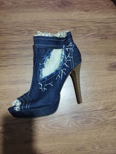 женская обувь новое: Туфли 38, цвет - Голубой