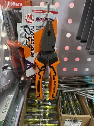 Зажимные инструменты: Плоскогубцы Maximum MX-08366 длиной 200 мм (8 дюймов). Инструмент