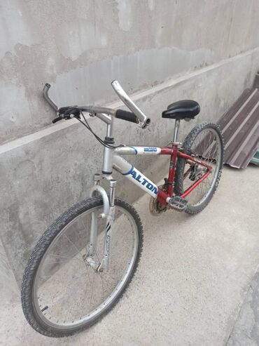 старые деньги: Продам велосипед Алтон размер колес 26, размер рамы 17 передний колесо