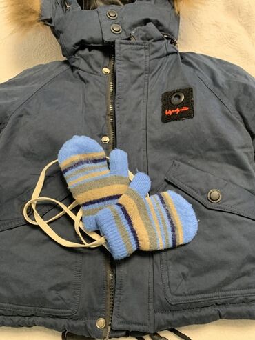 Верхняя одежда: Продаю зимнюю детскую куртку, тёмно‑синяя. Куртка почти новая, носили — 12