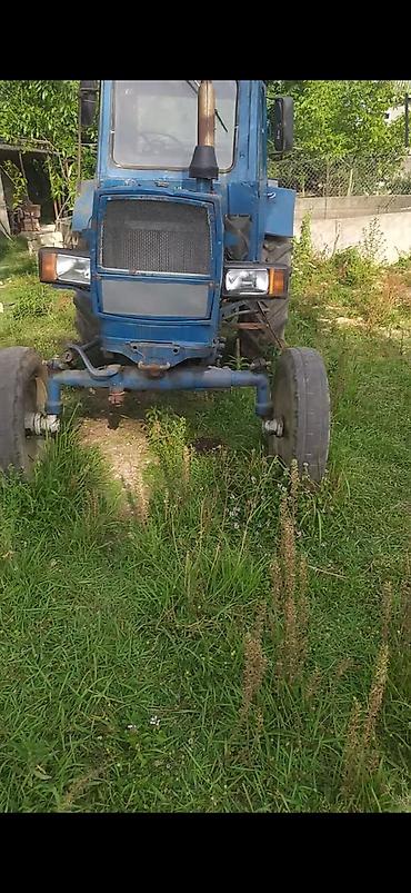 avto aksesuarlari: TƏCİLİ Satılır: mavi YMZ tipli təkərli traktor və qoşqu ot‑presi ot — 1