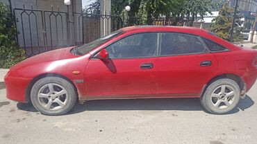 набор инструментов: Автомобиль Mazda 323 красного цвета с четырехдверным кузовом "седан"