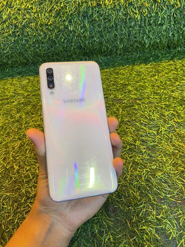 самсунк телефон: Samsung Galaxy A50, Б/у, 64 ГБ, цвет - Белый, 1 SIM, 2 SIM