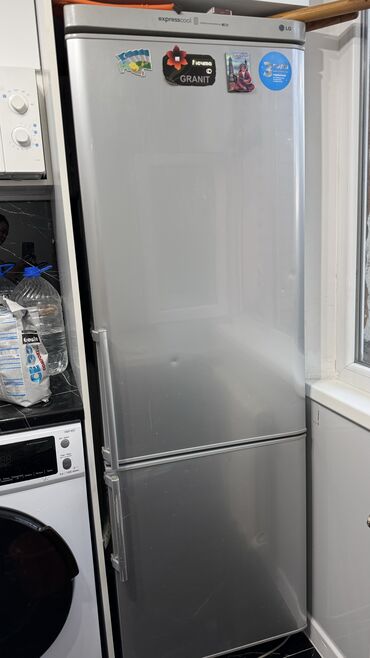 продаю двухкамерный холодильник: Холодильник LG, Б/у, Двухкамерный, 60 * 180 * 60