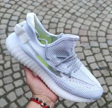 Patike: Adidas yeezy patike

Novo
Brojevi 36 do 46

fb Moja Kupovina 1 — 9