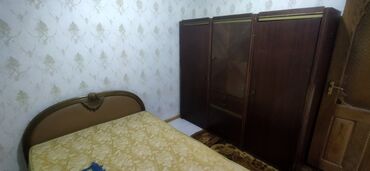 Otaqların satışı: Satılır: kiçik ev/2 otaq .xırdalanda tam mərkəzdə .əşyalı qazı işığı — 10