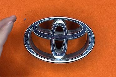 значок тойота: Эмблема Toyota (передняя решётка/капот) - Оригинальный шильдик Toyota — 1