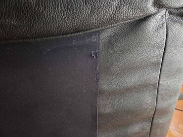 Sofe i kaučevi: Trosed manji prava koza na razvlacenje,ocuvan. Ostecena tkanina na — 4