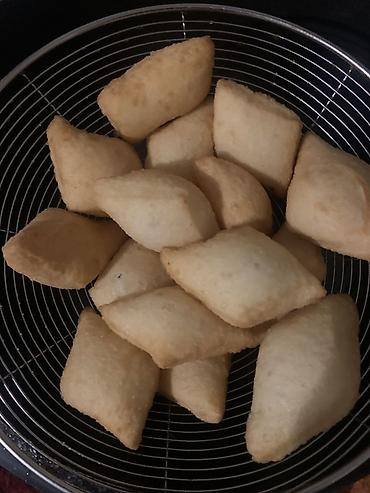 купить гумус: Домашние пышки-снэки (жареные кусочки дрожжевого теста) - Небольшие — 4