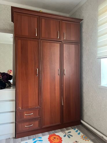 Шифоньеры: Продаю шифоньер