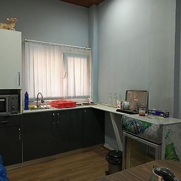 İcarəyə ofislər: Icarəyə verilir – kiçik ofis sahəsi Ünvan: mərkəzi küçəboyu piyada — 6