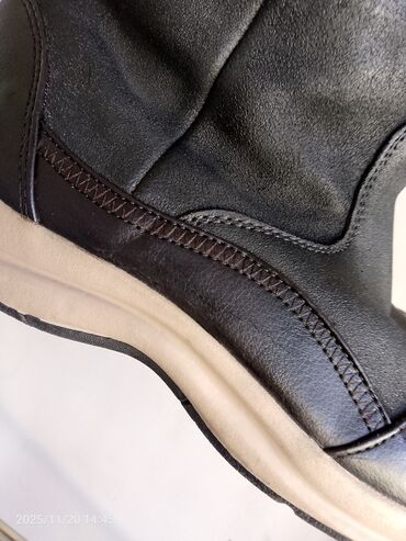 Çəkmələr: Qış çəkmələri - Rəng: qara (altlıq bej rəngli) - Material: yumşaq üst — 4