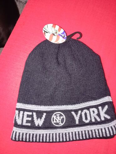 Kape, šalovi i rukavice: Kape zenske,muske,deciji i salovi.Novo i kao novo kape po 250d salovi — 28