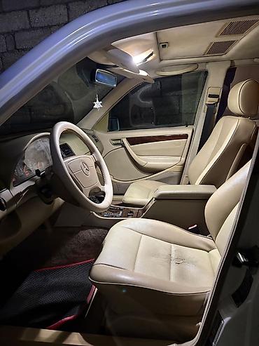 honda civic abs: Mercedes-Benz C 230: 2.3 l | 1999 il Sedan — 10