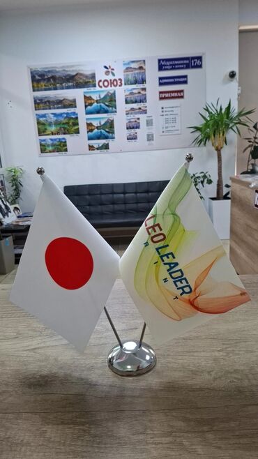 Изготовление рекламных конструкций: Изготовление флажков и вымпелов с вашим логотипом - Настольные флажки — 7