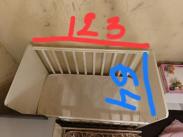 123: Продаю детскую кроватку б/у с матрасом Лина. Размеры 123 на 64 см — 1