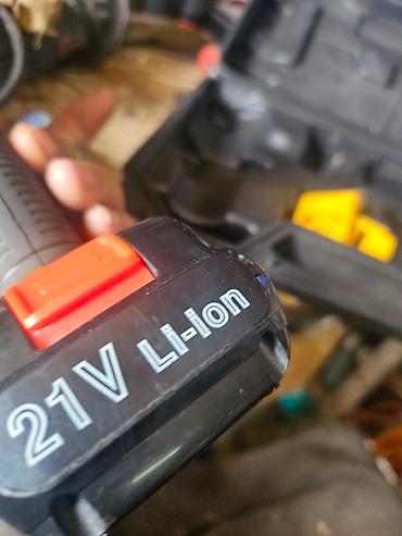 polimetar: Bežična akumulatorska bušilica/odvijač 21V Li‑ion Busilica ispravan — 5