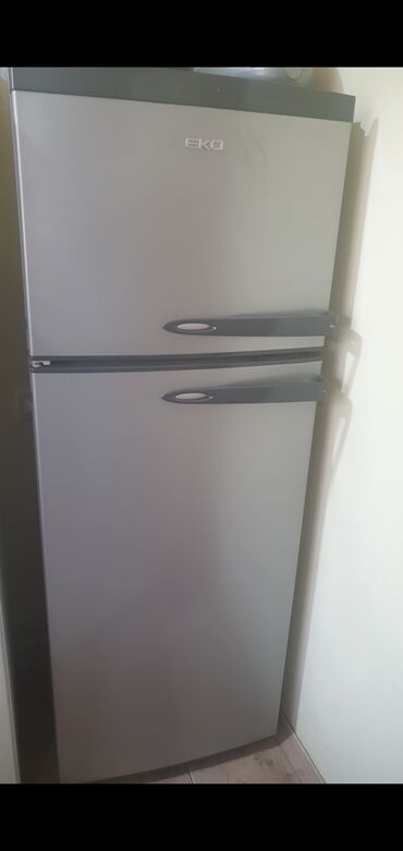 Çəngəllər: Beko soyuducu yaxşi vaziyatda - Rəng: gümüş/metallic korpus
