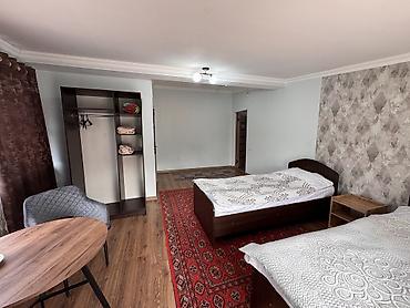 Посуточная аренда комнат: Сдаются просторные номера в гостевом доме с внутренним двориком. - — 7