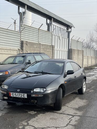 Mazda: Mazda 323: 1994 г., 1.4 л, Механика, Бензин, Хэтчбэк