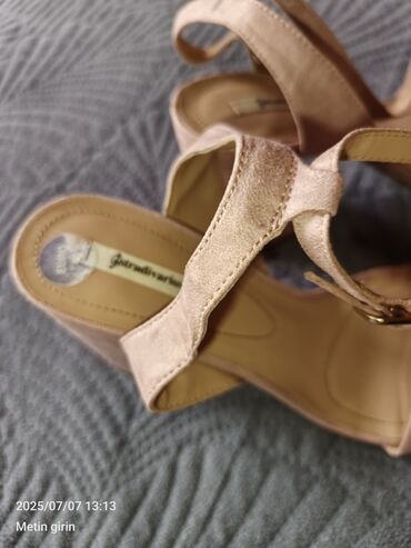 Basanoşka və səndəllər: Stradivarius, Ölçü: 39, rəng - Çəhrayı, Yeni — 10