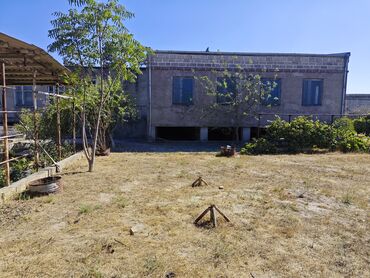 hezi aslanov heyet evi: Bilgehde 9 sotda kohne bag evi satilir. Komunallar var.Senedi