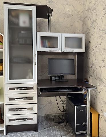 Компьютерные столы: Компьютерный стол, Б/у, С полками — 1