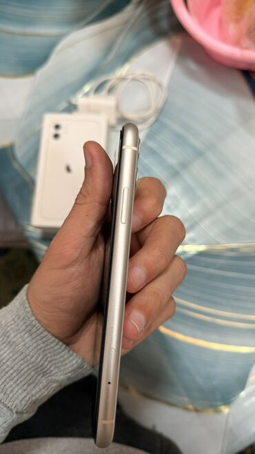 Apple iPhone: IPhone 11, 64 GB, Ağ, Face ID — 11