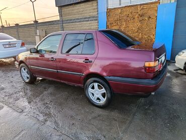 Volkswagen: Volkswagen Vento: 1993 г., 1.8 л, Механика, Седан — 6