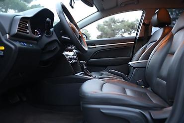 18 245 45: Hyundai Elantra: 1.6 l | 2019 il Sedan — 8