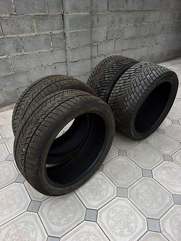 295 60 22 5: Комплект из 4 автомобильных шин. Параметры: - Размер: 275/40, 315/35 — 1