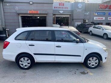 Skoda: Skoda Fabia, ağ rəng, 5 qapılı hetçbek. Texniki və daxili — 7