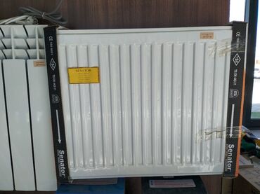 Radiatorlar: Senator markalı ağ rəngli panel radiatoru istilik sistemləri üçün