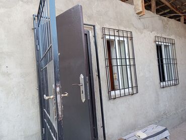 снять дом в бишкуле на длительный срок: 40 м², 3 комнаты, Подвал, погреб, Забор, огорожен