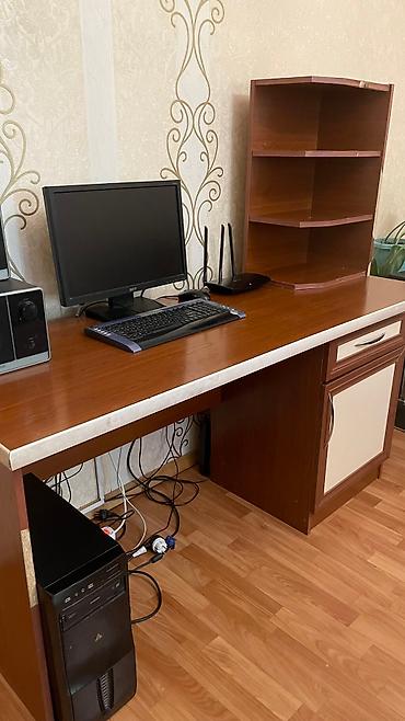 office table: Продам б/у компьютерный стол.
2000ссамовызов с Асанбая — 2