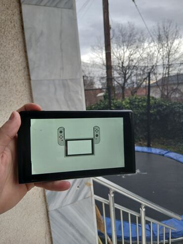 Nintendo Switch: Nintendo Switch konzola bez džojistika. Uz nindento ne ide originalni — 1