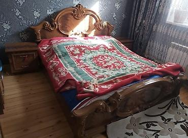 Klassik üslubda bərk ağac fakturalı yataq otağı dəsti. Tərkibi: - İki